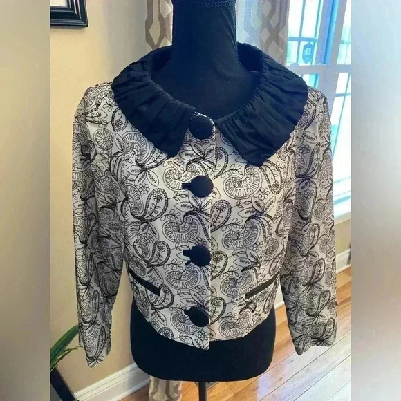 Nanette Lepore Jackets & Blazers - Nanette Lepore Black/Off White Paisley Embroidered Crop Jacket Women’s Size 12